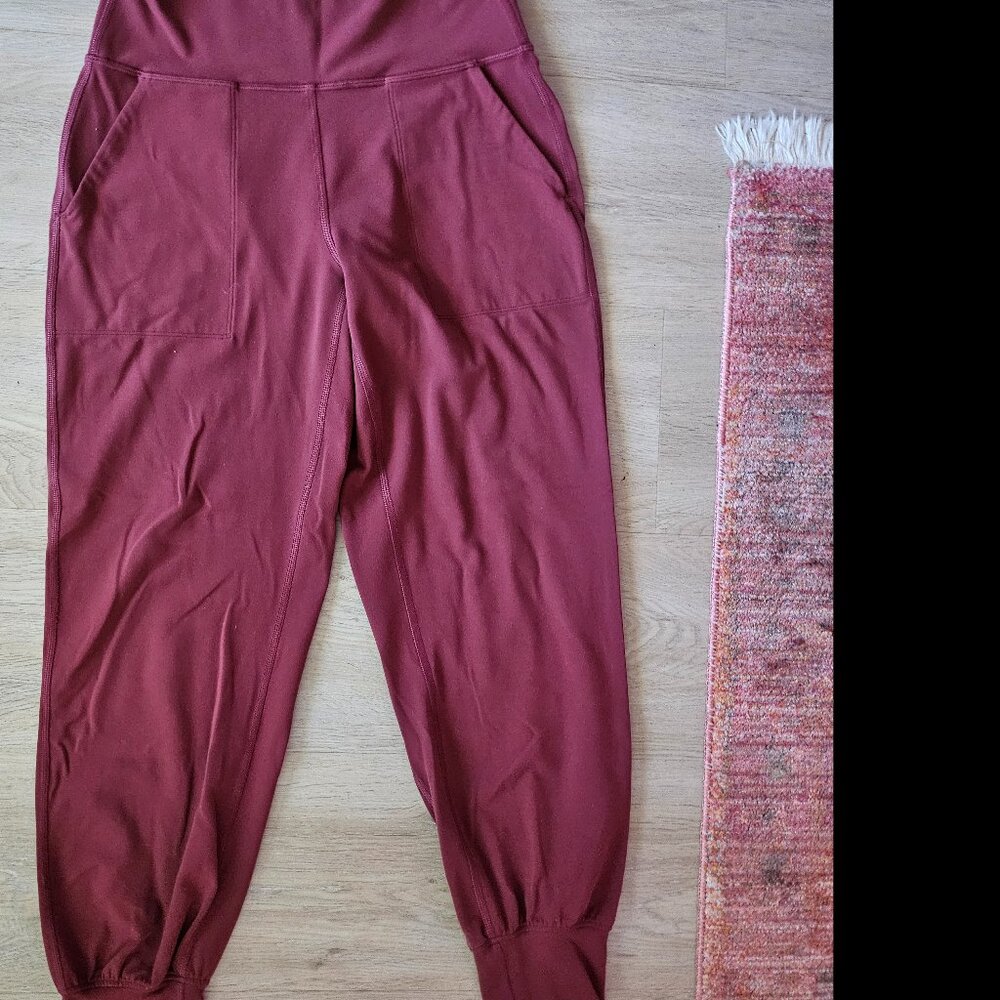 Lululemon Align Jogger Women's Size 6 High Rise, pockets, mulled wine color 24"